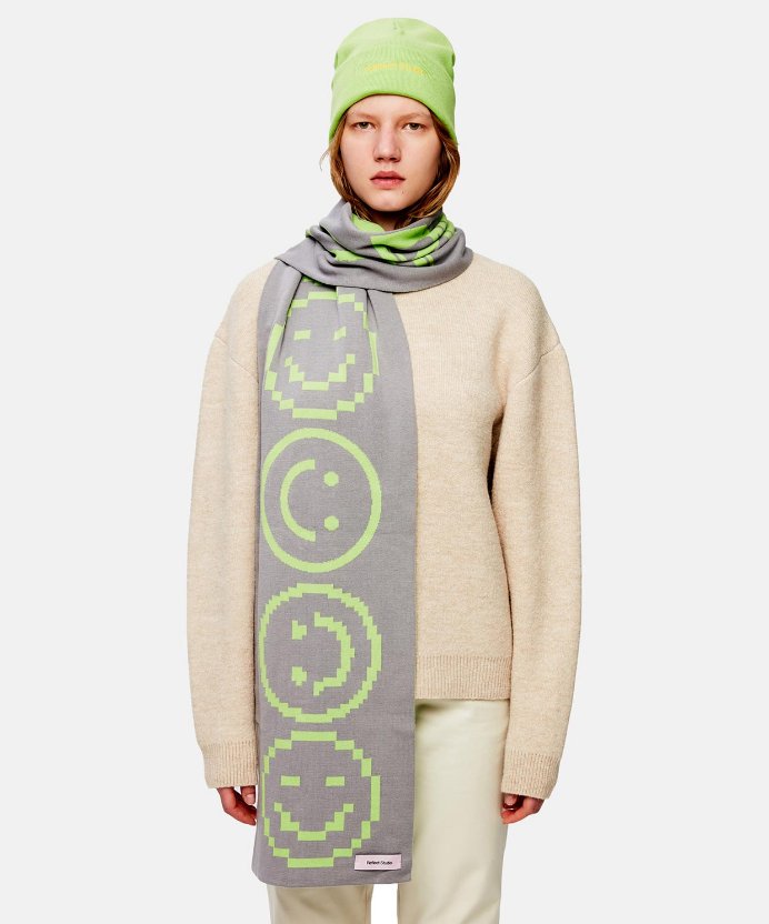 Resim Reflect Studio Smiley Logo Scarf